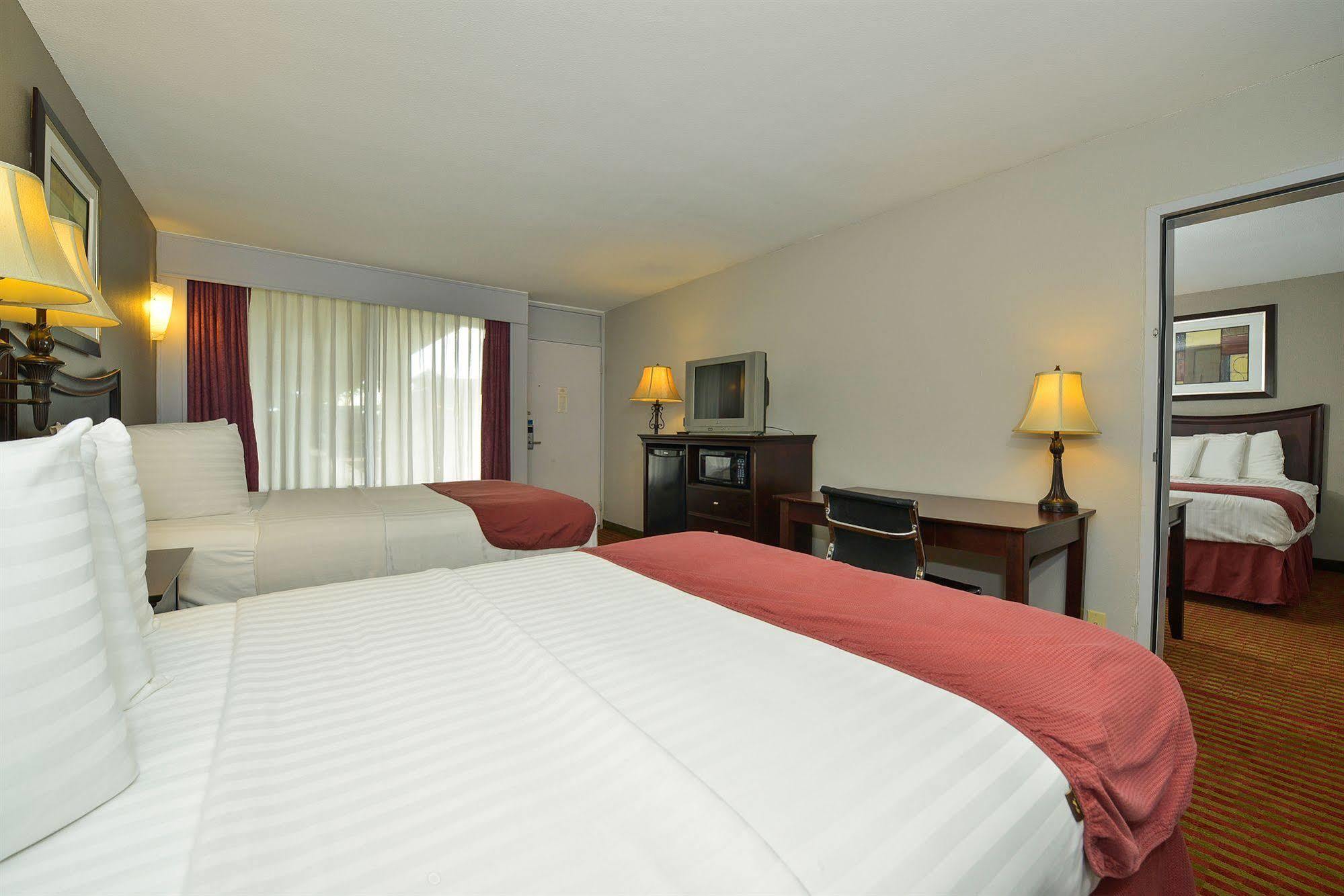 Days Inn By Wyndham Pittsburg Ks Exteriér fotografie