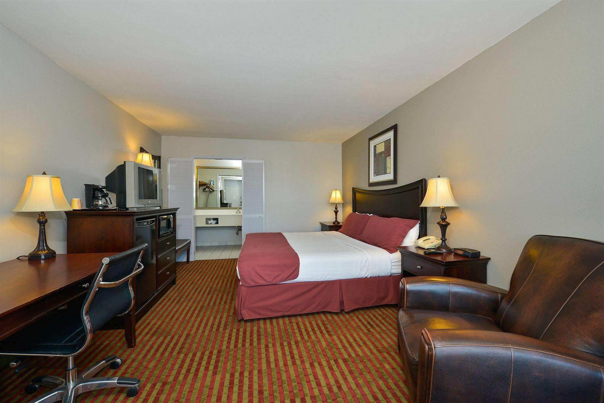 Days Inn By Wyndham Pittsburg Ks Exteriér fotografie