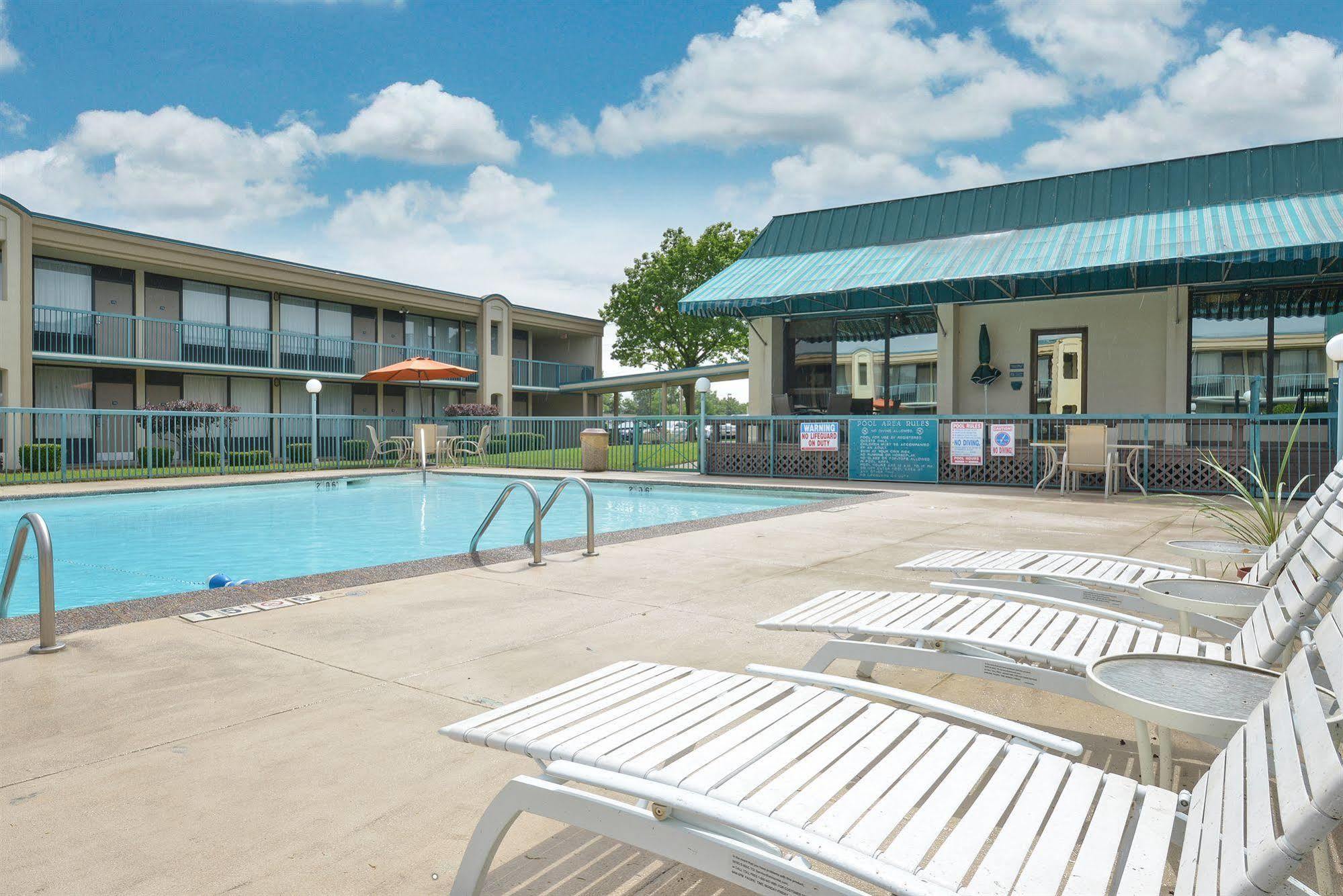 Days Inn By Wyndham Pittsburg Ks Exteriér fotografie