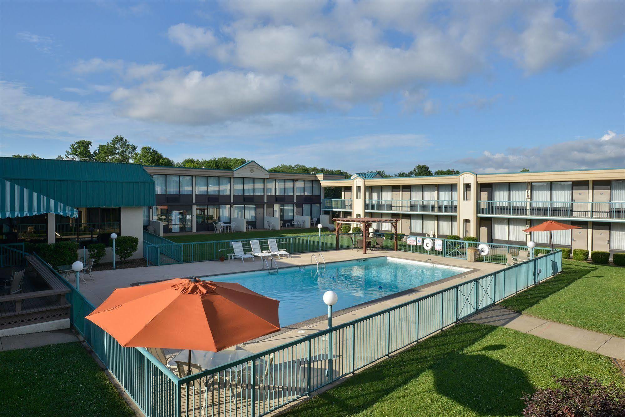 Days Inn By Wyndham Pittsburg Ks Exteriér fotografie