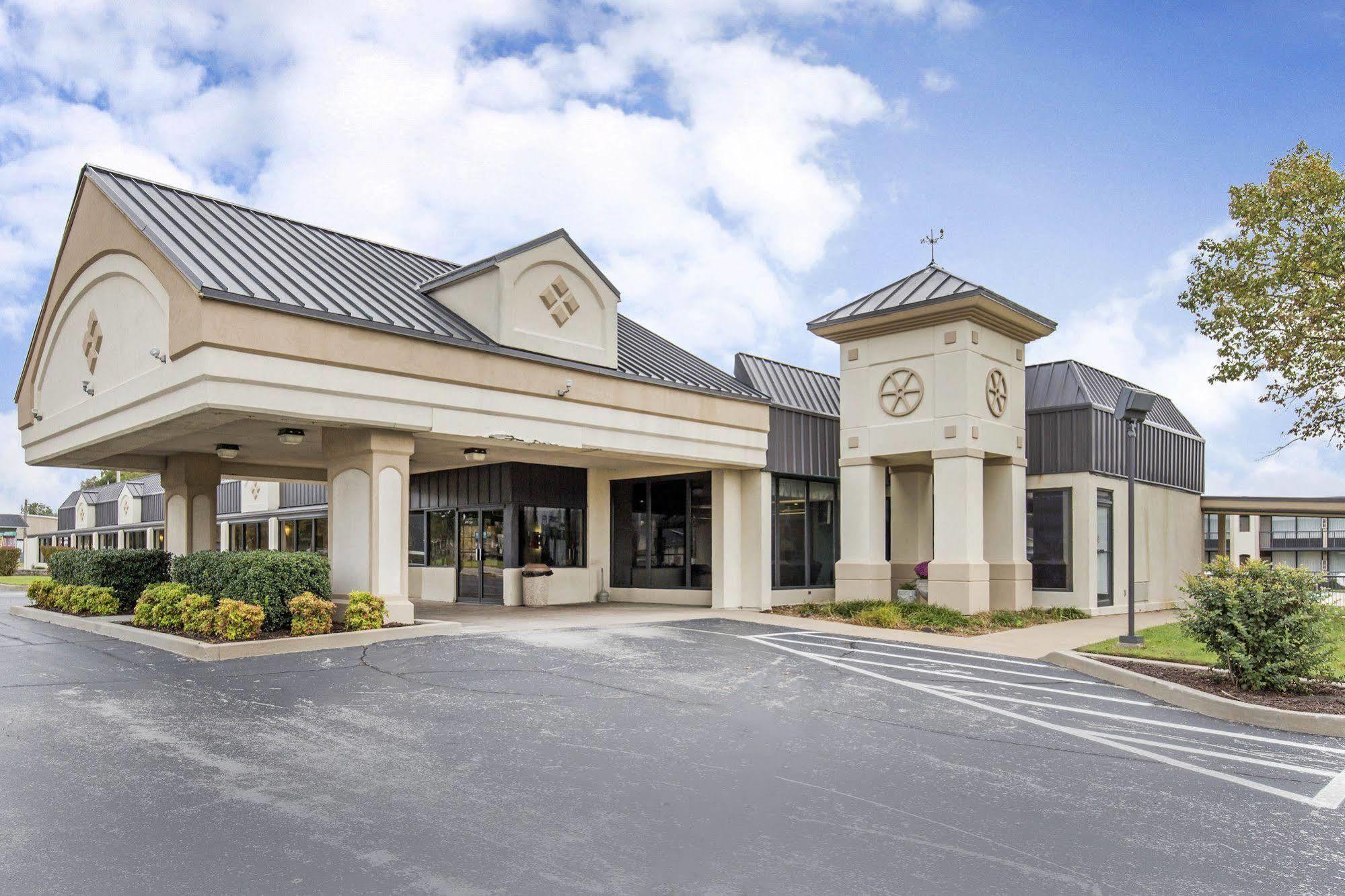 Days Inn By Wyndham Pittsburg Ks Exteriér fotografie